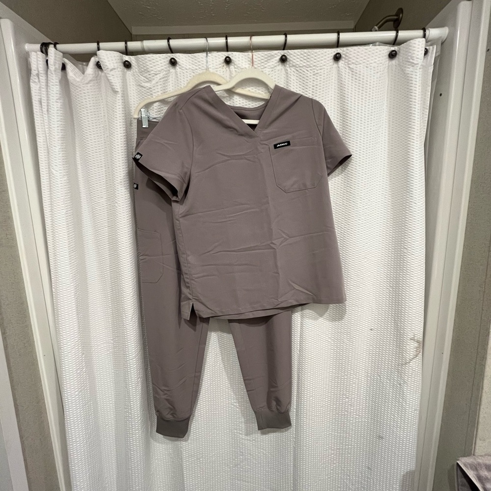 Jaanuu Chrome Gray Women’s Scrub Set